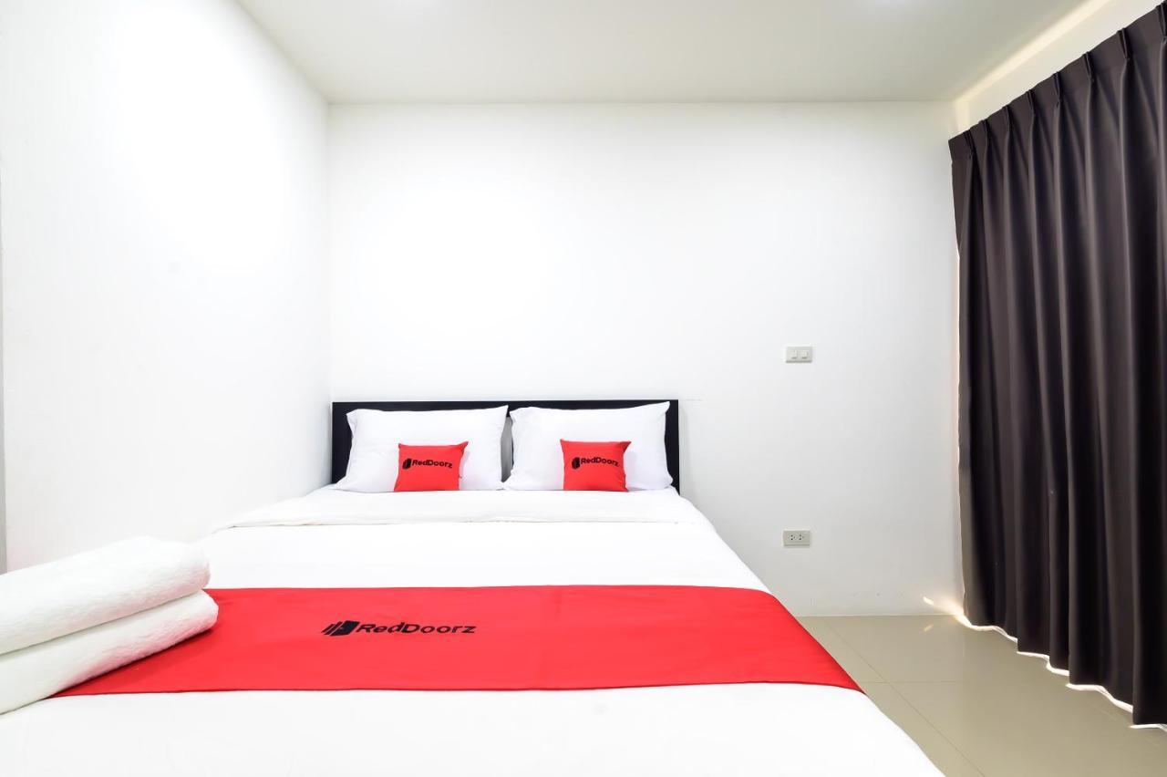 The Living Block Hotell Bangkok Exteriör bild