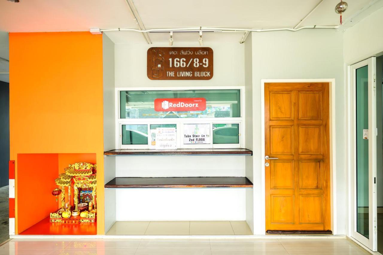 The Living Block Hotell Bangkok Exteriör bild