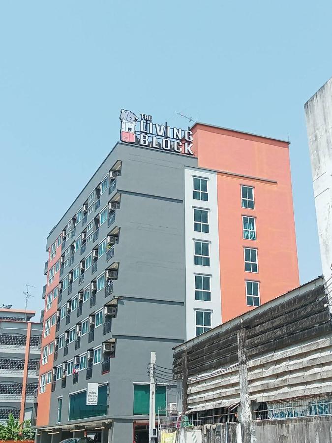 The Living Block Hotell Bangkok Exteriör bild