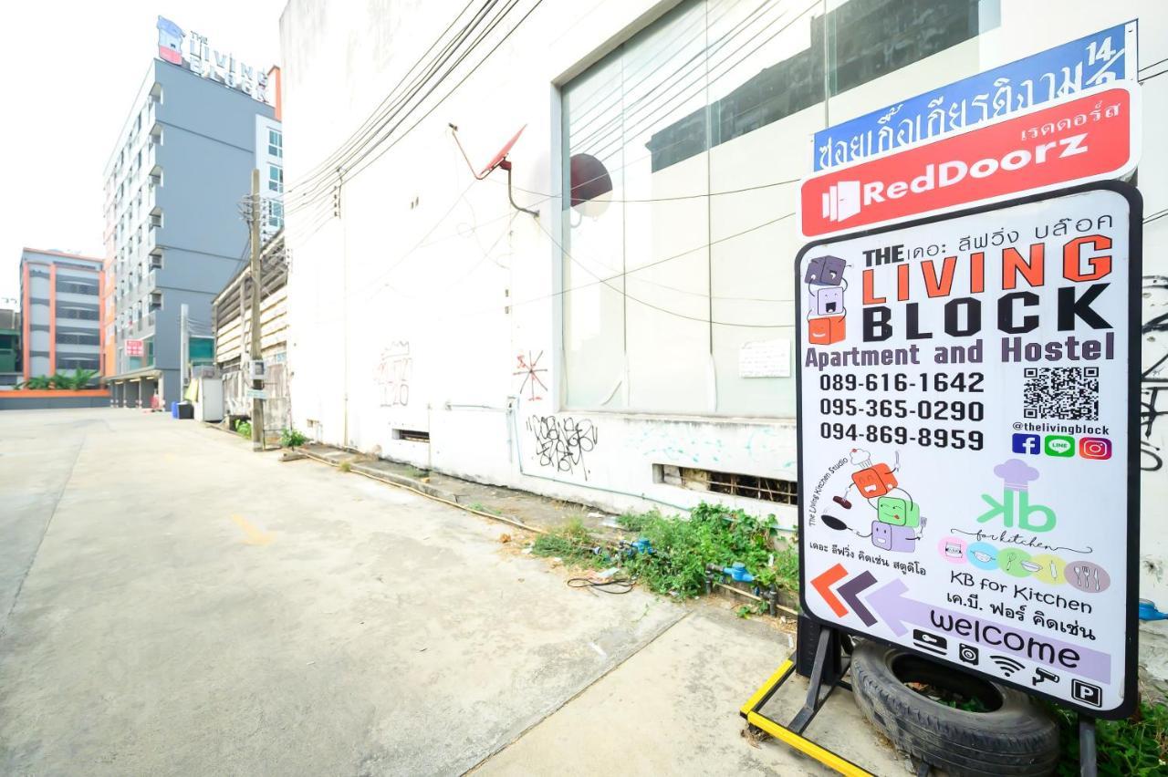 The Living Block Hotell Bangkok Exteriör bild
