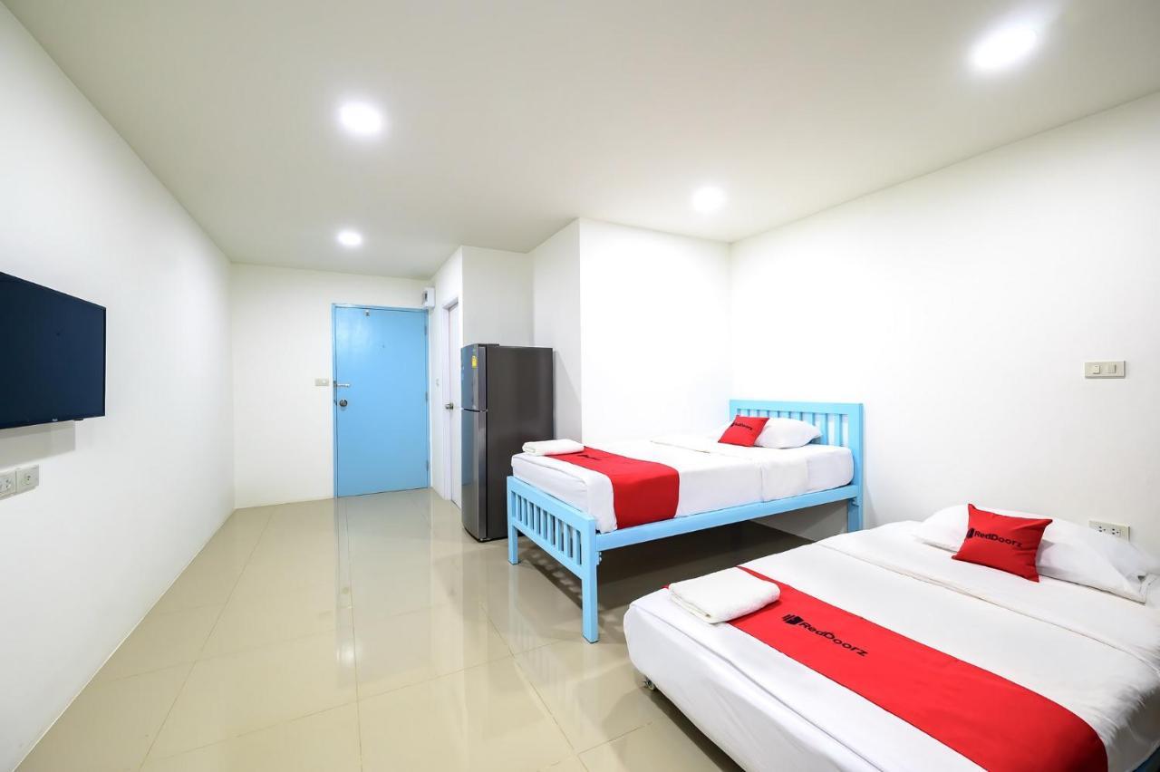 The Living Block Hotell Bangkok Exteriör bild
