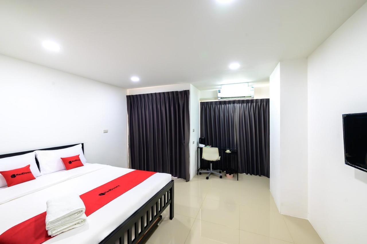 The Living Block Hotell Bangkok Exteriör bild