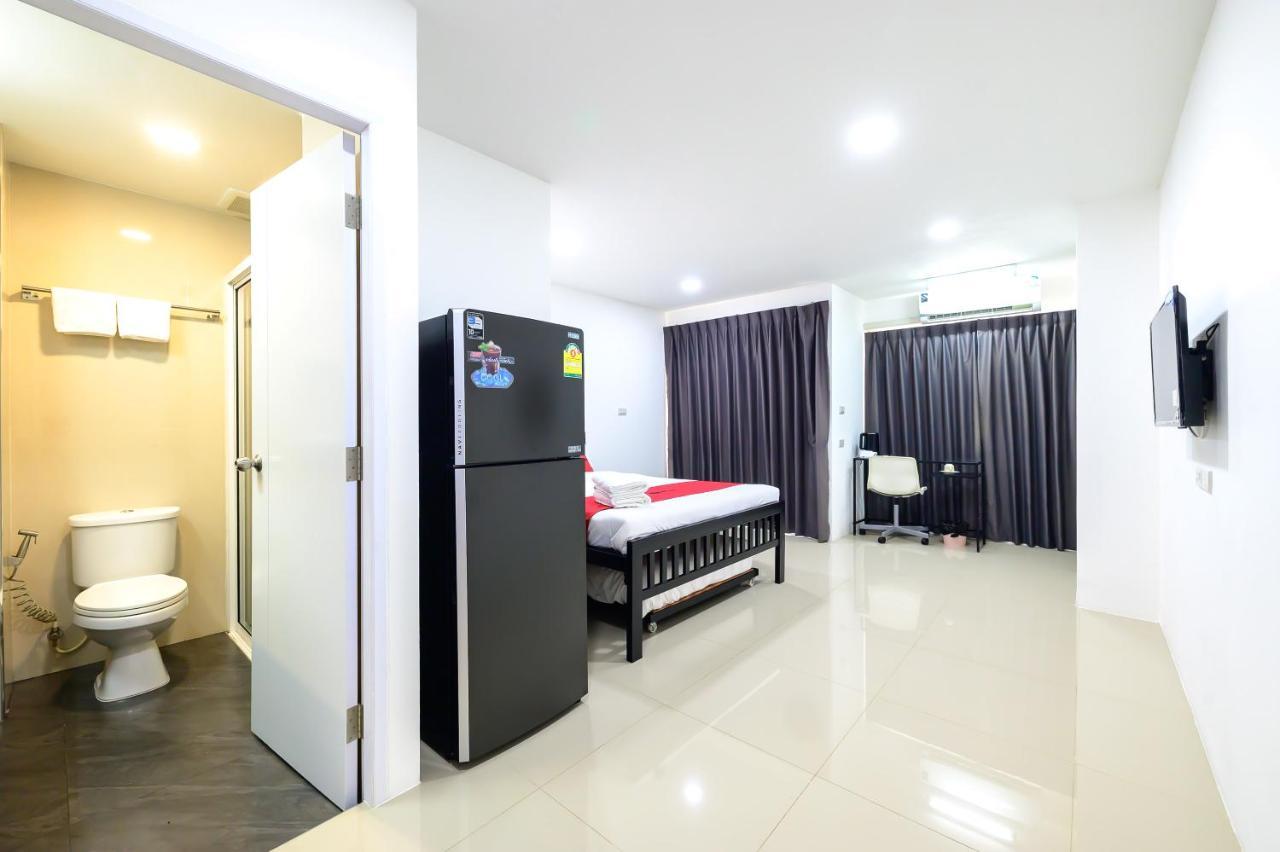 The Living Block Hotell Bangkok Exteriör bild