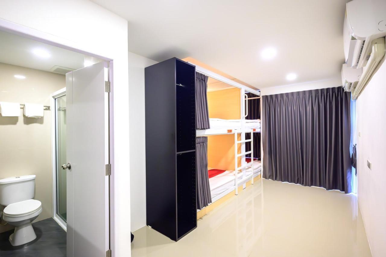 The Living Block Hotell Bangkok Exteriör bild