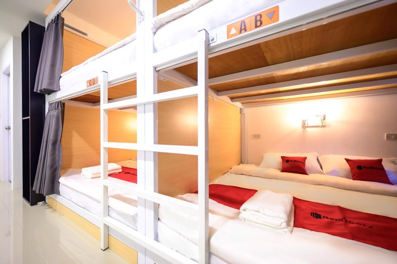 The Living Block Hotell Bangkok Exteriör bild