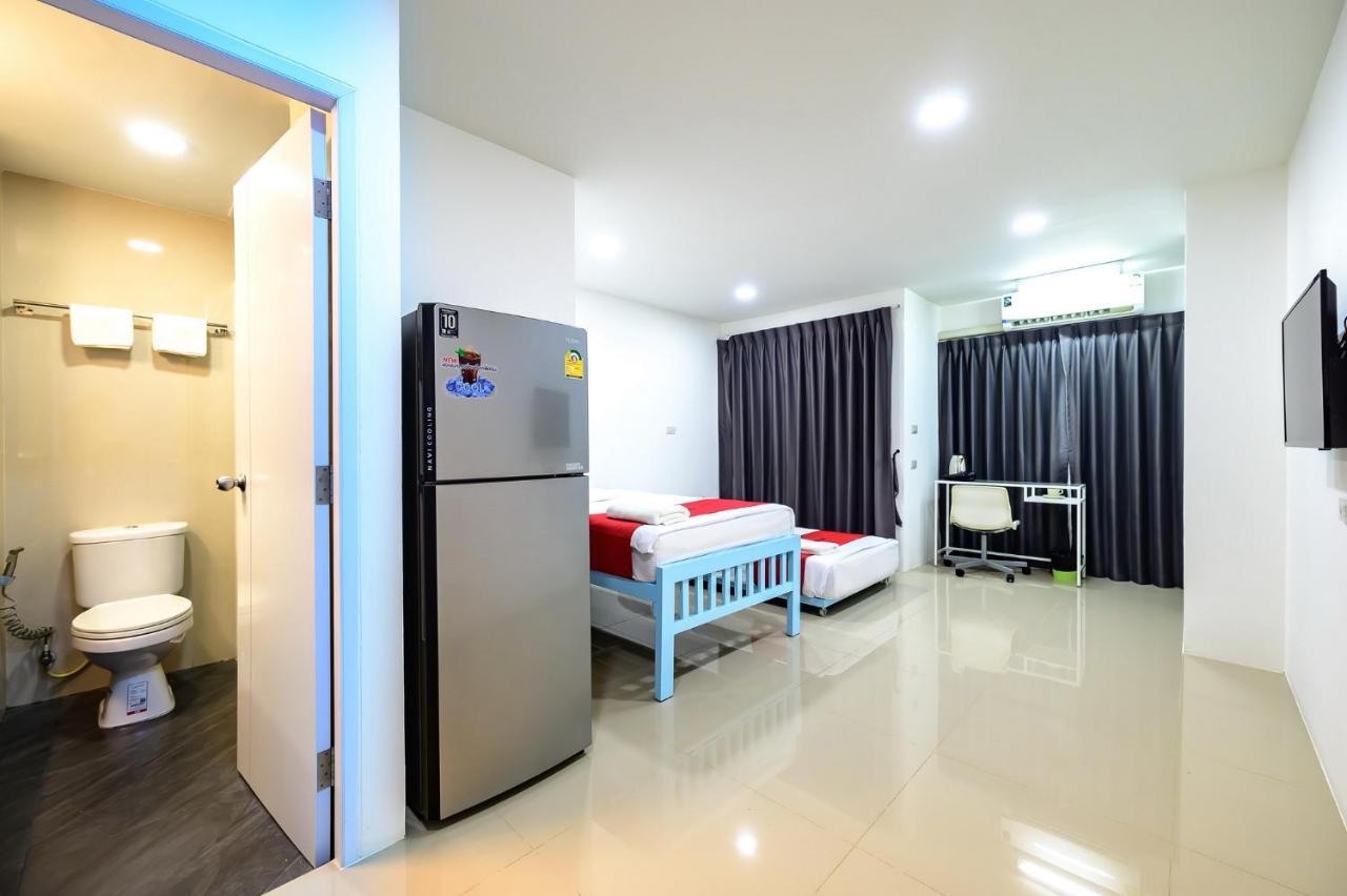 The Living Block Hotell Bangkok Exteriör bild