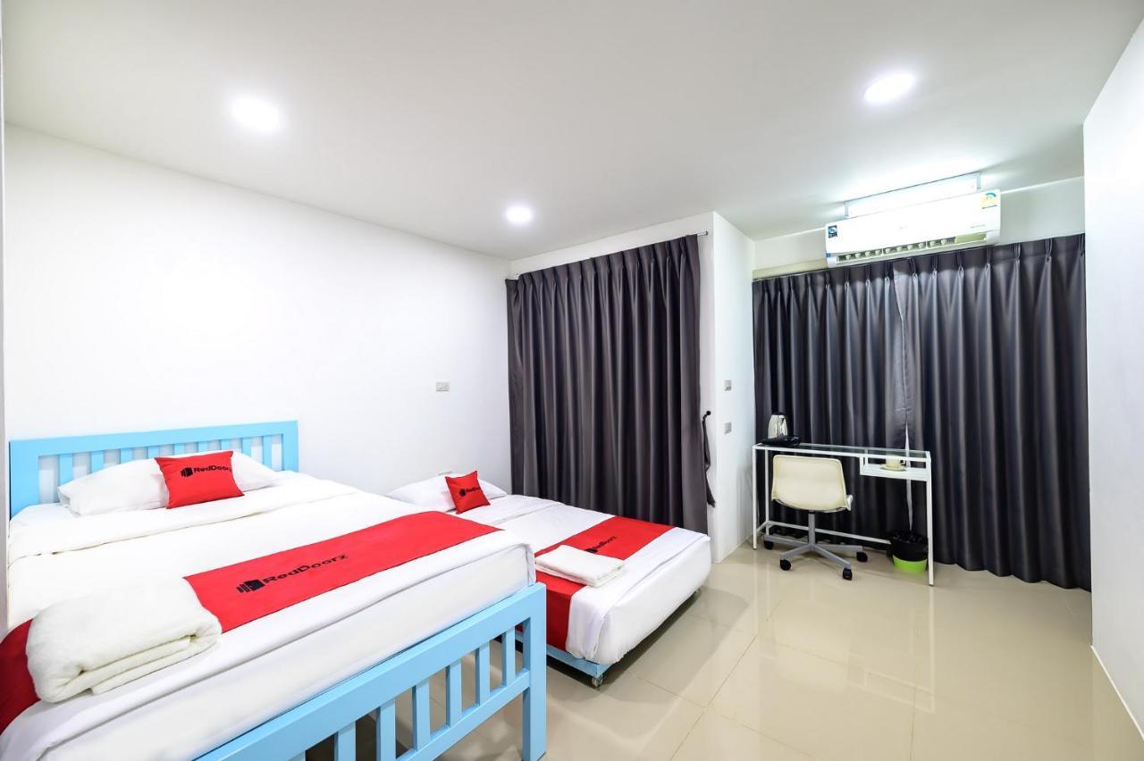 The Living Block Hotell Bangkok Exteriör bild