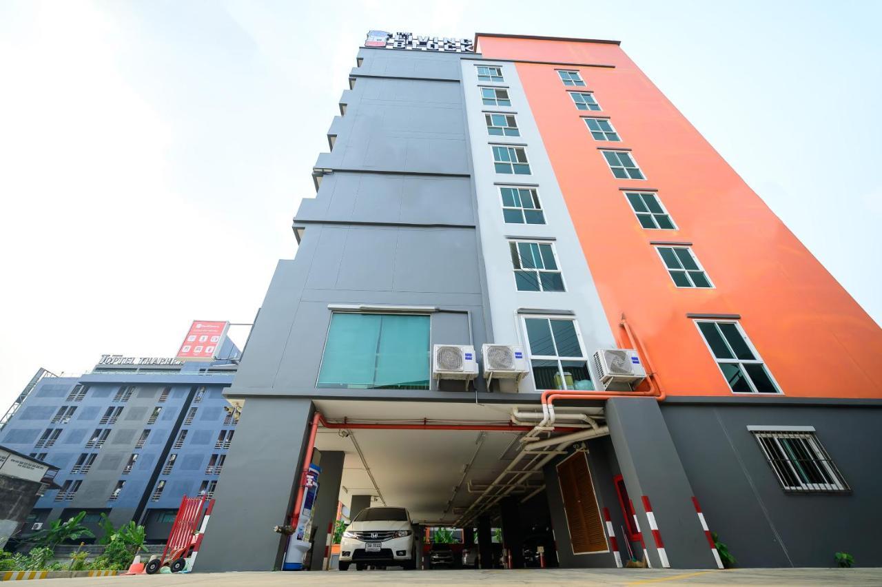 The Living Block Hotell Bangkok Exteriör bild