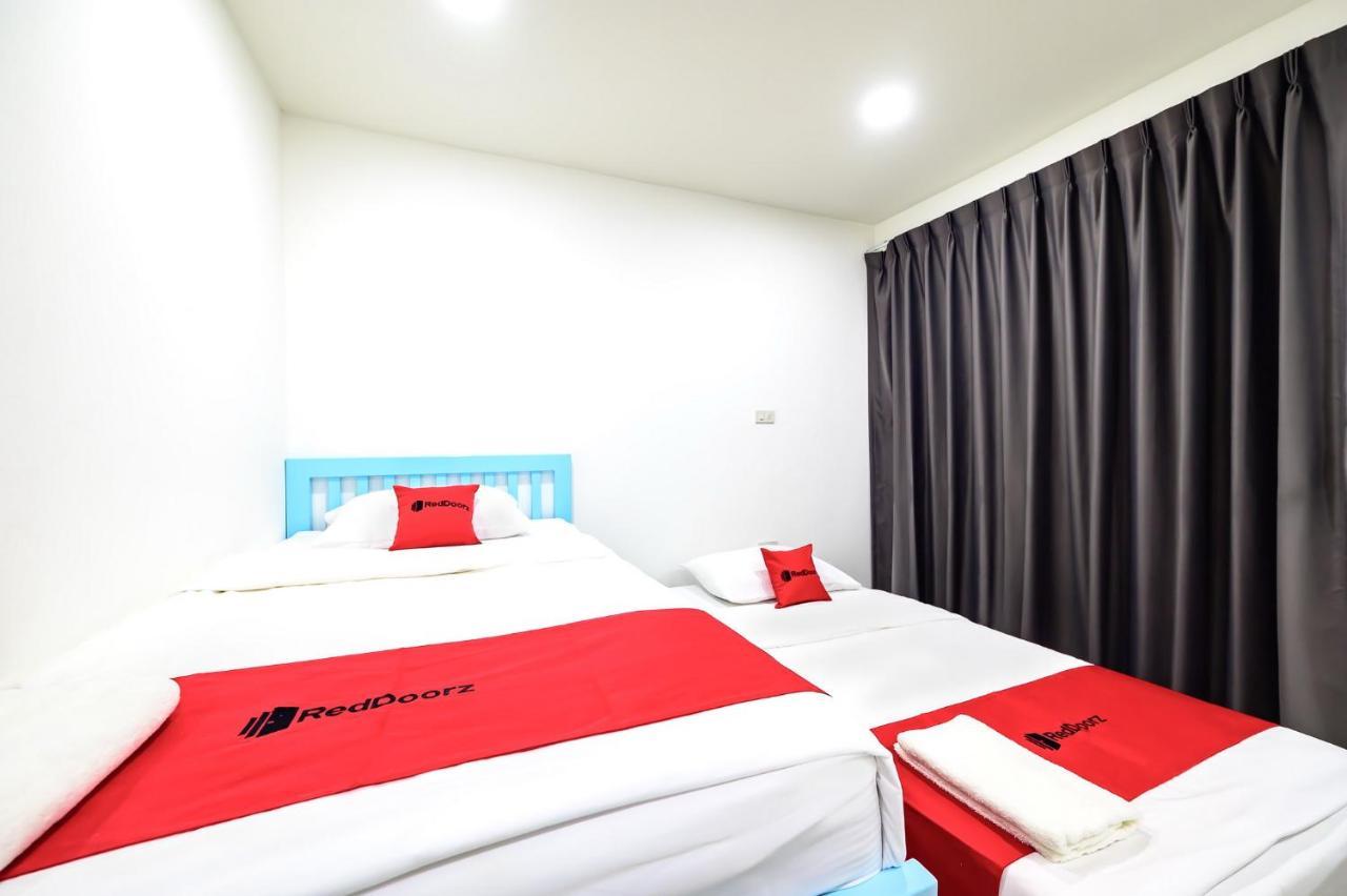 The Living Block Hotell Bangkok Exteriör bild