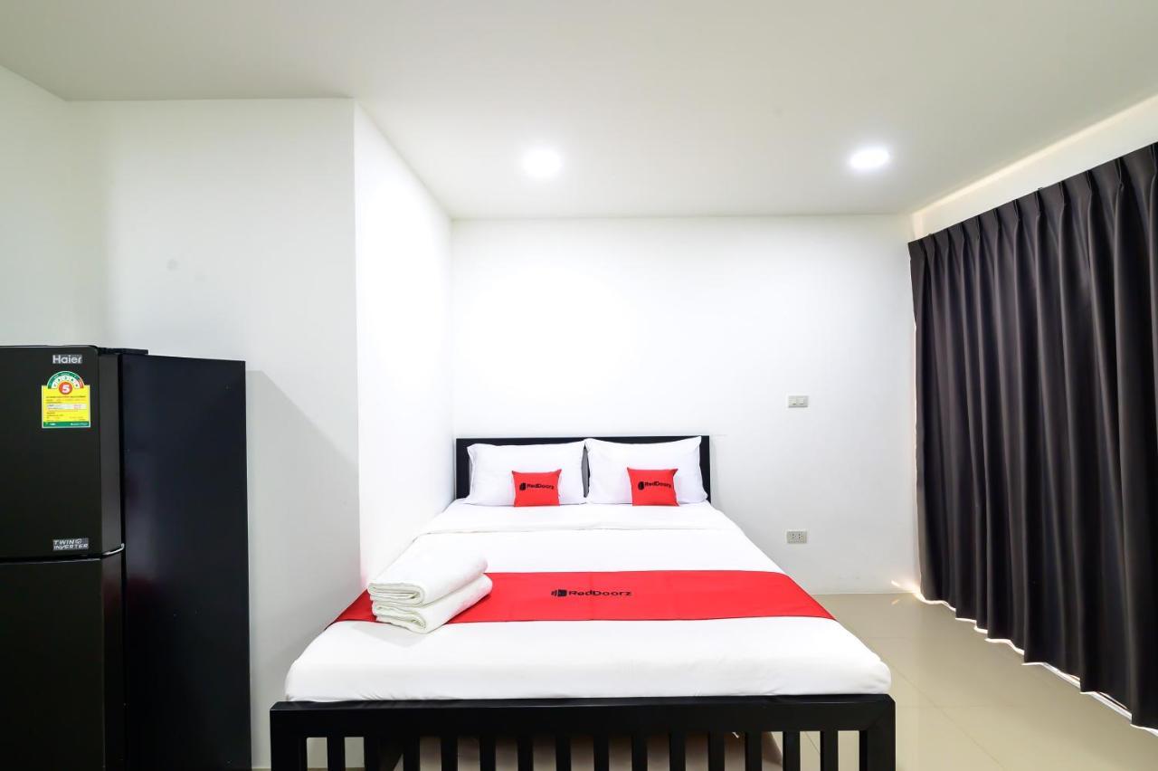 The Living Block Hotell Bangkok Exteriör bild