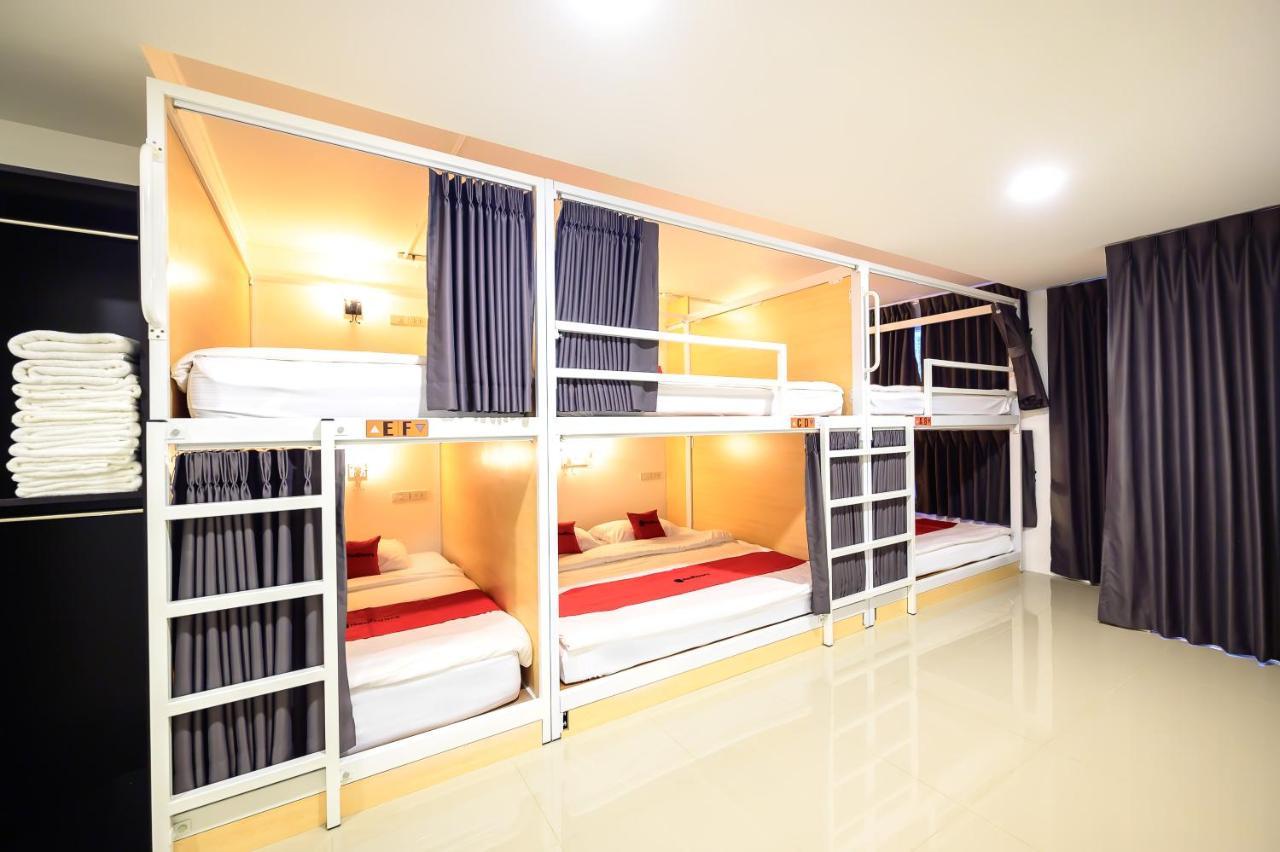The Living Block Hotell Bangkok Exteriör bild