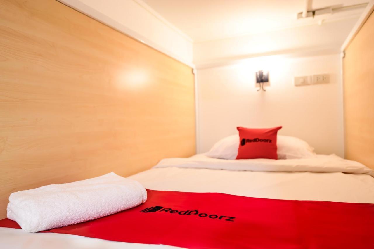The Living Block Hotell Bangkok Exteriör bild